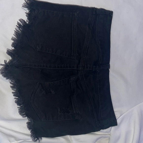 Juniors black jean shorts - Picture 2 of 3